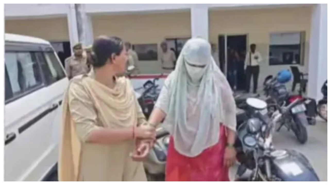 அடப்பாவமே… எல்லையில் எதிரியை வென்றான், வீட்டில் துரோகியிடம் வீழ்ந்தான்… கள்ளக்காதலால் கணவரைத் கொன்ற மனைவி.. அதிர வைக்கும் பின்னணி..!!!