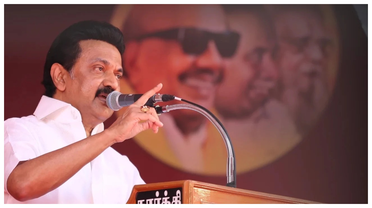 “பச்சோந்திக்கே டஃப் கொடுப்பாரோ?”… அதிமுக – பாஜக ரகசிய உறவு அம்பலமா?… மேடையிலேயே புள்ளிவிவரத்தோடு பொங்கிய மு.க.ஸ்டாலின்…!!!