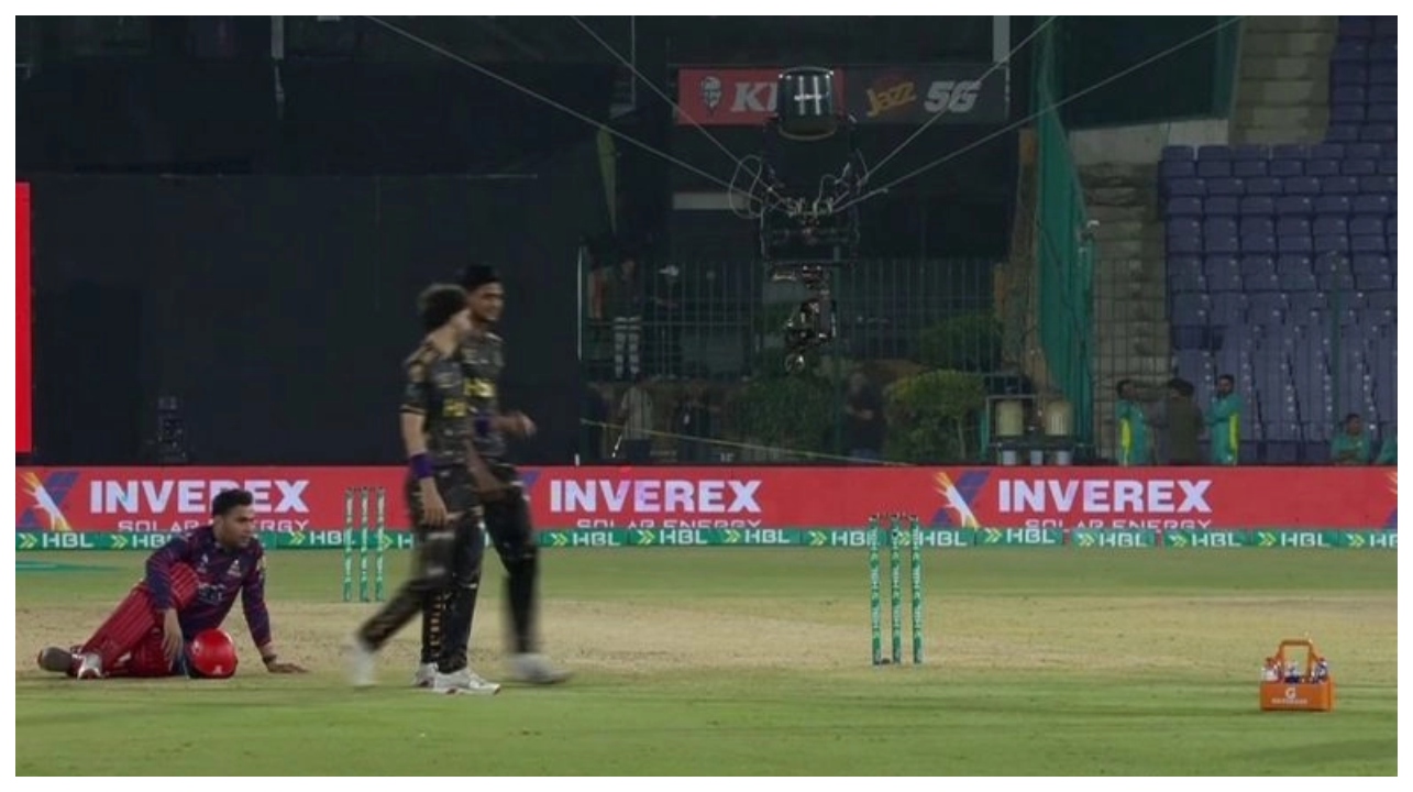 பாபர் அசாம் மேட்சில் அந்தரத்தில் தொங்கிய கேமரா… PSL வரலாற்றில் இப்படியும் ஒரு விசித்திரமா?… மைதானத்தில் திடீர் பரபரப்பு…!!!