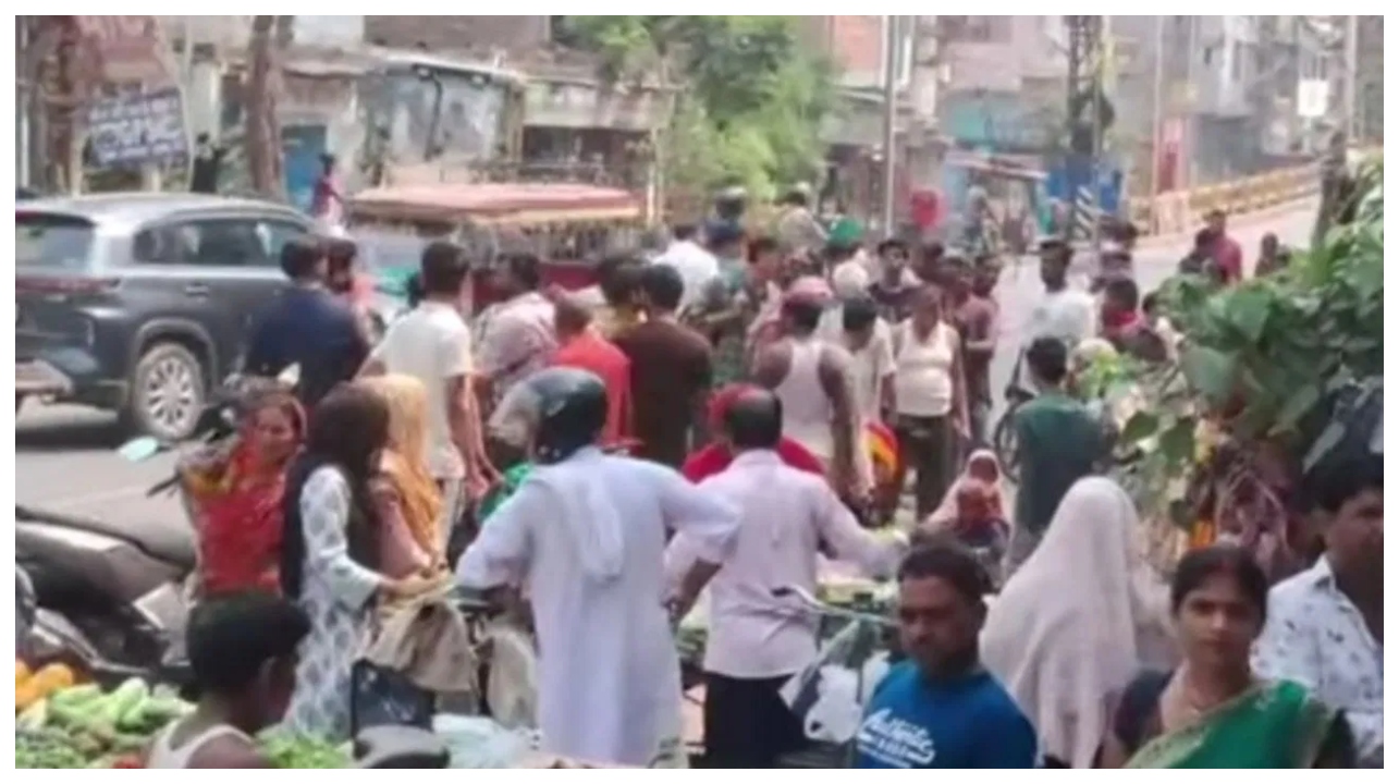 உழைக்கும் பெண் மீது கொதிக்கும் நீரை ஊற்றிய கொடூரன்… சிதறிய முகம், அதிரும் மக்கள்… யாரும் எதிர்பார்க்காத அந்த ஒரு நிமிடம்… பதறவைக்கும் சம்பவம்…!!!