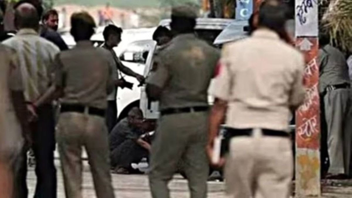 “அவர் தூங்குறாரு…. கூட்டிட்டு போகாதீங்க” பெங்களூருவில் கணவன் பிணத்துடன் மனைவி நடத்திய கண்ணீர் போராட்டம்….!!