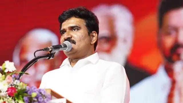 “சீமான் ஒரு யூடியூபர்.. அவர் செய்வது அரசியல் அல்ல, காமெடி!”..‌ தவெக நிர்மல் குமார் அதிரடி பேட்டி.‌. பின்னணியில் இருக்கும் பகீர் காரணங்கள்..!!