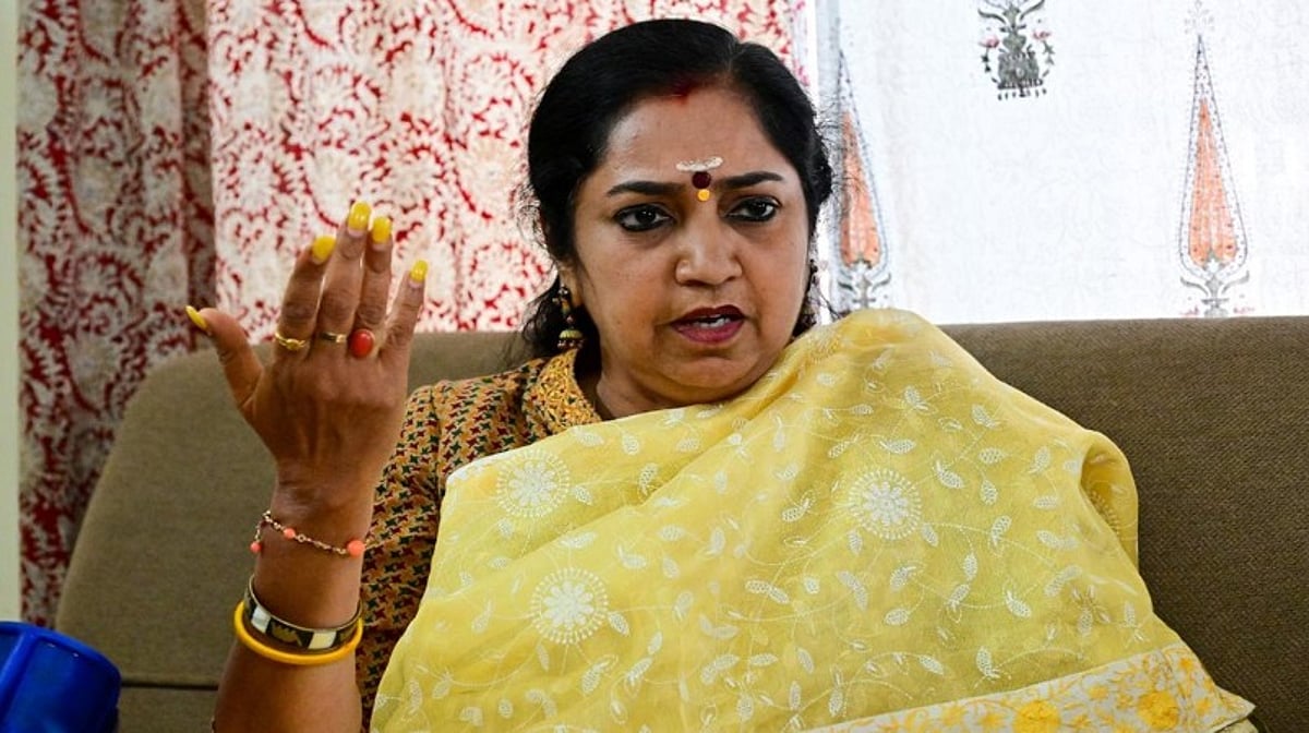 “ஒட்டுமொத்த பெண்களையும் இழிவுபடுத்தலாமா..?” தோல்வி பயத்தில் எடப்பாடி பழனிசாமி.. கொந்தளித்த திமுக  எம்.பி தமிழச்சி தங்கப்பாண்டியன்..!!