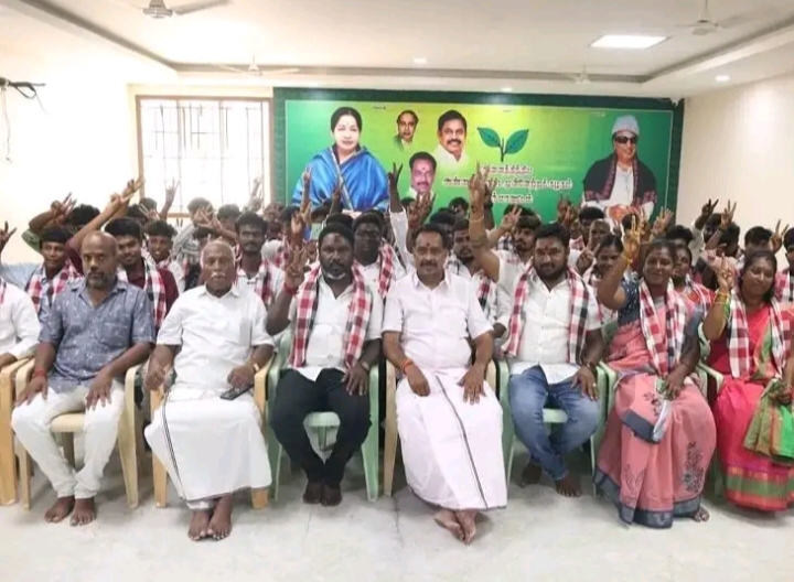 “கட்சிக்காக உழைச்சவங்களுக்கு சீட் இல்ல”.. கரூர் துயர வழக்கில் கைதான தவெக நிர்வாகி அதிமுகவில் ஐக்கியம்.. அதிர்ச்சியில் விஜய்..!!