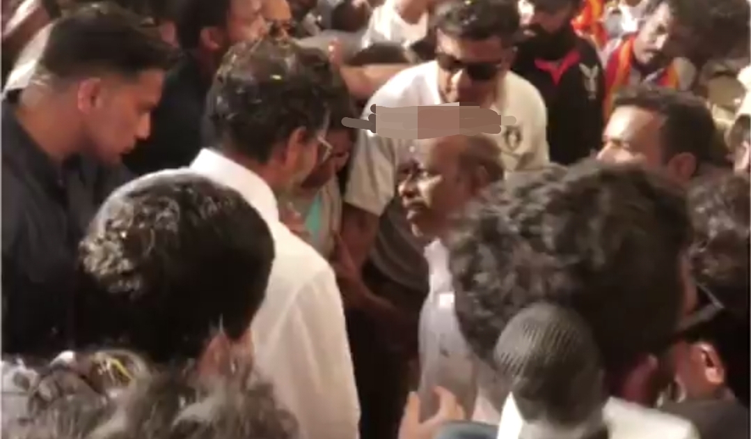“சொல்லுங்க ஐயா…. கேட்கிறேன்” பெரியவரின் கோரிக்கையை அமைதியாகக் கேட்ட விஜய்…. திருச்சியில் நெகிழ்ச்சி சம்பவம்….!!