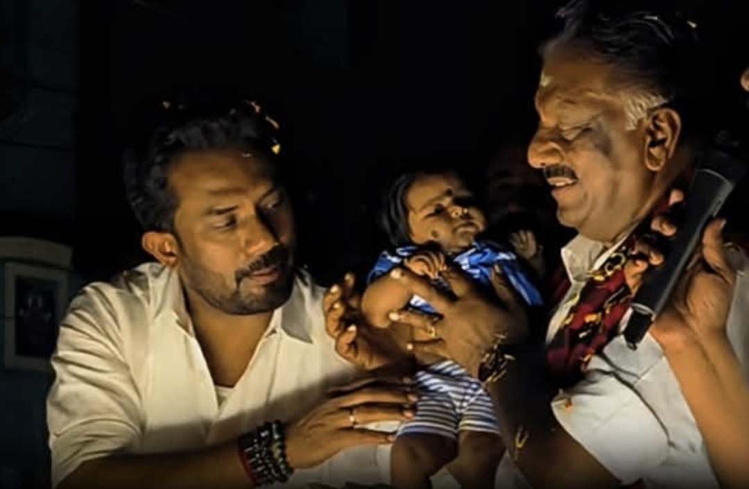 “குழந்தைக்கு ‘கனிமொழி’ன்னு பேரு” போடியில் ஓபிஎஸ் செய்த தரமான சம்பவம்…. கலைஞர் வாரிசுகள் பெயரில் பாசமழை….!!