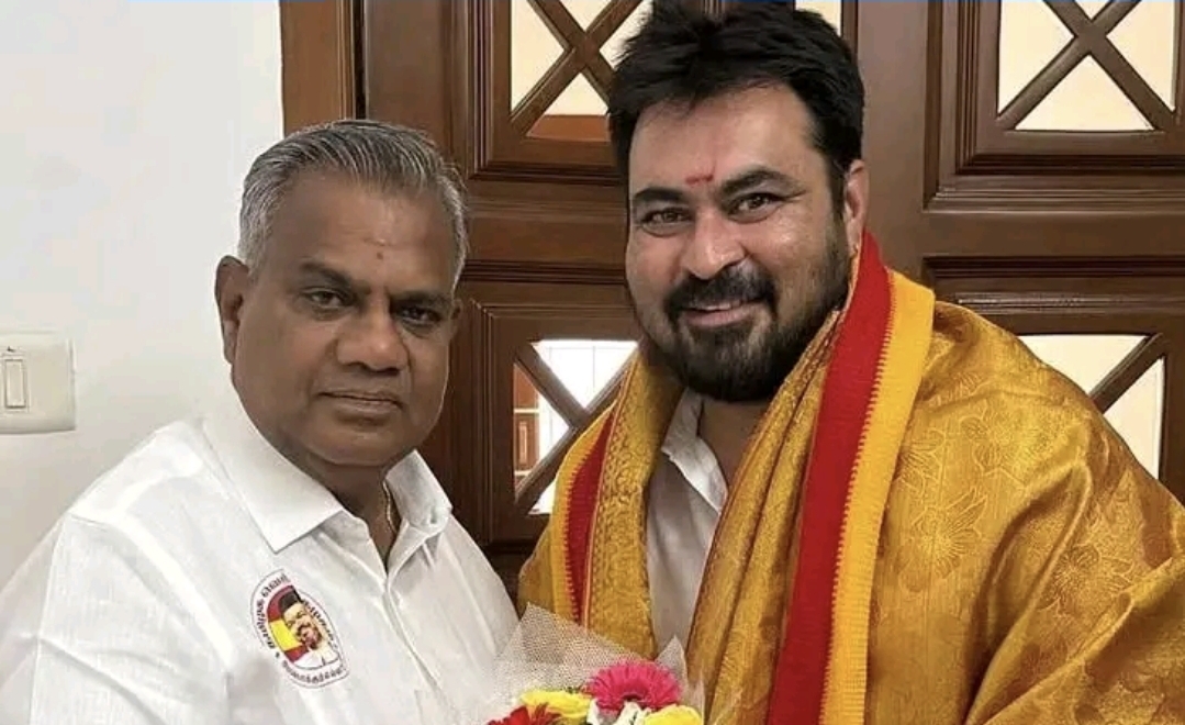 “விஜய்க்காக எதையும் செய்வேன்” – புஸ்ஸி ஆனந்த் முன்னிலையில் தவெக-வில் இணைந்த பிரபல நடிகர்…. ரசிகர்கள் கொண்டாட்டம்….!!