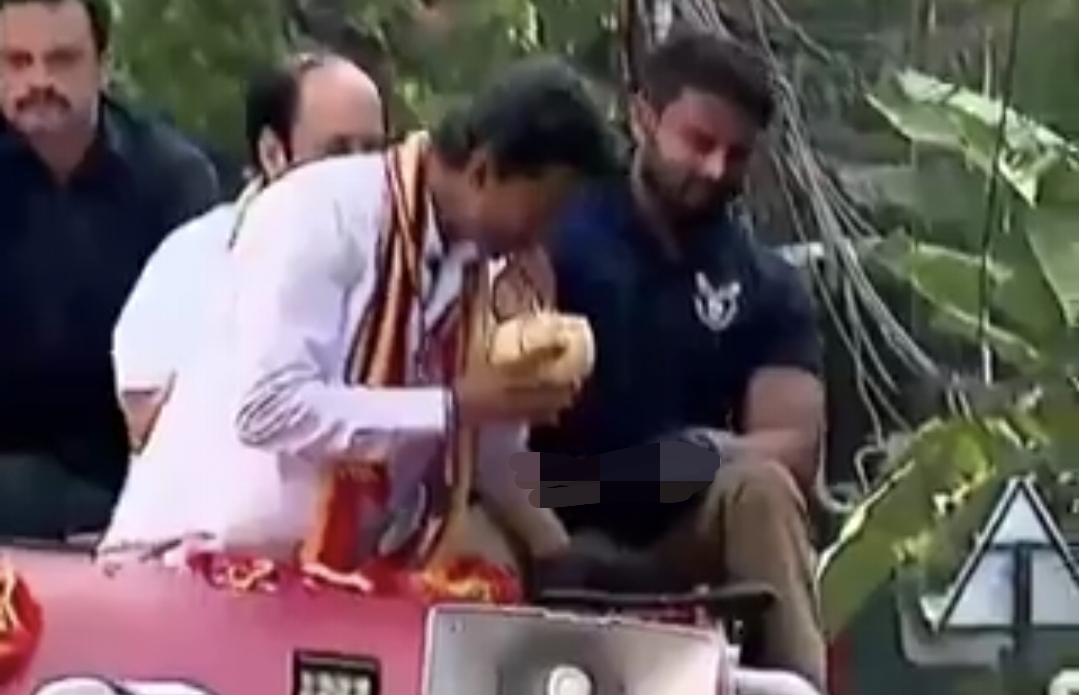 “தளபதி செஞ்ச அந்த ஒரு விஷயம்….” நெகிழ்ந்து போன தொண்டர்…. வைரலாகும் சென்னை தேர்தல் பரப்புரை வீடியோ….!!