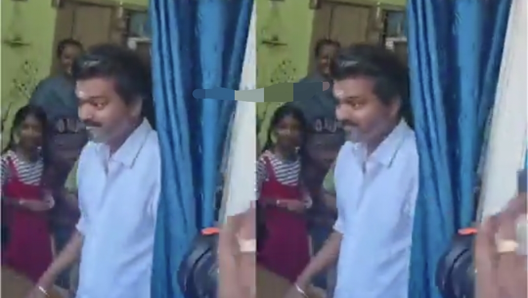 “தலைவர்னா இப்படித்தான் இருக்கணும்” வீடு வீடாக கதவை தட்டி ஓட்டு கேட்ட விஜய்…. வைரலாகும் வீடியோ….!!
