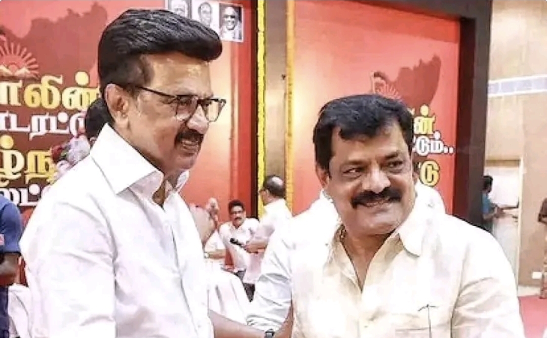 மே 4-க்கு பின் விஜய்க்கு நிரந்தர ஓய்வு…. கேரவனில் இருக்கும் விஜயால் அரசியல் வெயிலை தாங்க முடியாது…. போட்டுத்தாக்கிய போஸ் வெங்கட்….!!