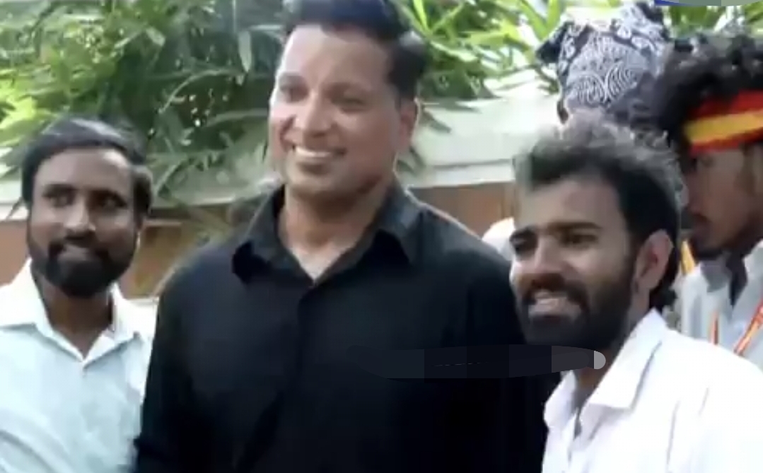 “அண்ணாவை பத்திரமா பாத்துக்கோங்க” பவுன்சர்களிடம் ரசிகர்கள் வைத்த எமோஷனல் கோரிக்கை…. வைரலாகும் வீடியோ….!!
