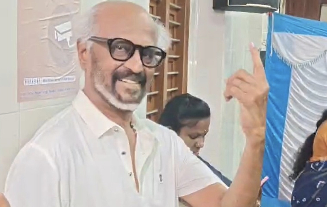 ஸ்டெல்லா மேரிஸில் ‘தலைவர்’ தரிசனம்…. மகளுடன் வந்து வாக்களித்த ரஜினிகாந்த்…. ‘ஐ லவ் யூ தலைவா’ கோஷத்தால் அதிர்ந்த வாக்குச்சாவடி….!!
