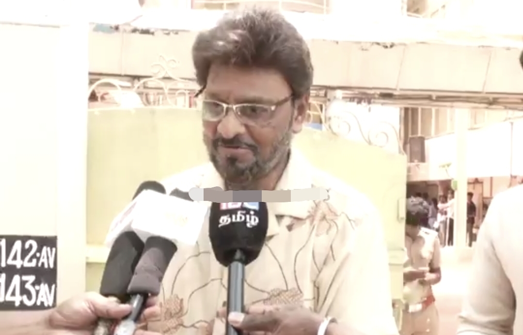 “நல்லவங்கள தேர்ந்தெடுங்க…. நாட்டுக்கு நல்லது நடக்கும்” மகனுடன் வந்து வாக்களித்த பாக்கியராஜ்…. அதிரடி பேட்டி….!!