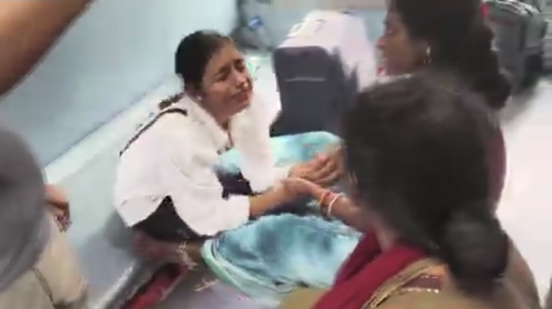 “தம்பி கீழே விழுந்துட்டான்…. யாராவது காப்பாத்துங்க” ரயிலிருந்து கதறிய அக்கா…. கண்டுகொள்ளாத ரயில்வே அதிகாரிகள்….!!