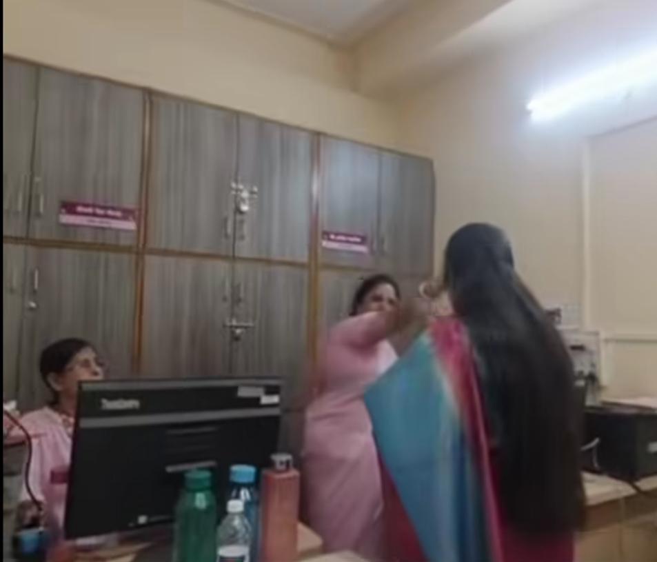 “கமிஷன் கொடு” .. இல்லன்னா வேலைய நிறுத்து… வசூல் வேட்டையில் பாஜக பெண் புள்ளிகள்?… மாறி மாறி… வைரல் வீடியோ…!!!