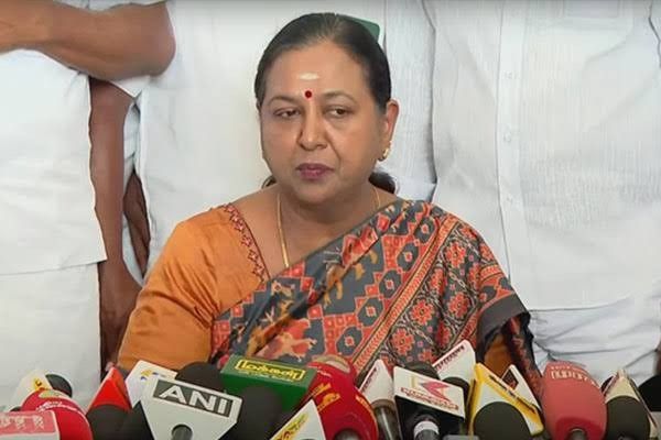 “பெண்களுக்கு கொடுக்கும் மரியாதை வேற லெவல்” ஸ்டாலினுடன் நடந்தபோது வந்த உணர்வு…. பிரேமலதா பகிர்ந்த தகவல்….!!