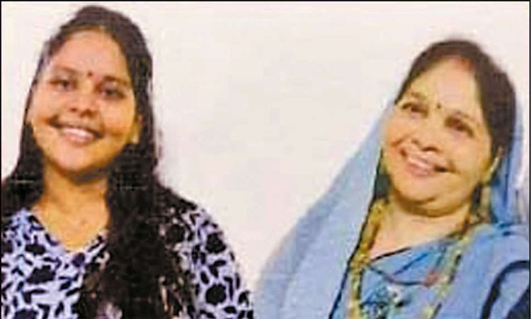 “என் மகளை உனக்கு தர முடியாது!”.. கண்டித்த தாய்க்கு நேர்ந்த கதி‌.. ஒருதலை காதலால் சிதைந்த குடும்பம்.. கதவை உள்பக்கமாக பூட்டிவிட்டு வாலிபர் செய்த பயங்கரம்..!!