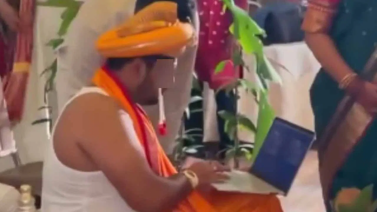 தாலி கட்டிய கையோடு லேப்டாப்பை கையில் எடுத்த மாப்பிள்ளை…! “திருமணத்தன்று கூட லீவு கிடையாது”… பெருமையாக சொன்ன அதிகாரி… வறுத்தெடுக்கும் நெட்டிசன்..!!!
