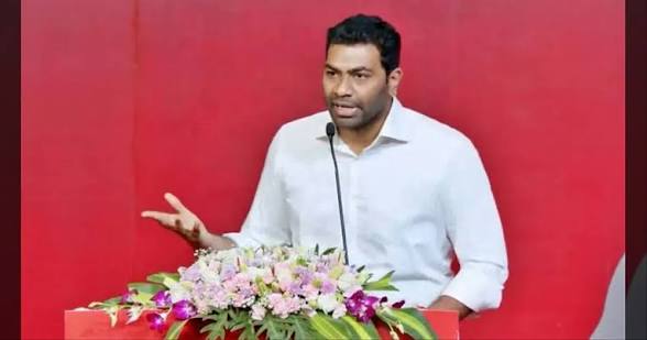 “அக்கா, தங்கச்சி பாசம் காசு கொடுத்தா வராது!”.. பண மூட்டைகளை வீசும் வாரிசு பண்ணையார்கள்..ஆதவ் அர்ஜுனா கொந்தளிப்பு..!!