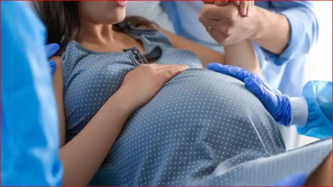 அரங்கேறிய அலட்சியம்! “உடல் மட்டும் கையோடு வந்தது.. தலை உள்ளேயே சிக்கியது!” – அரசு ஊழியர்களின் மெத்தனத்தால் துண்டிக்கப்பட்ட சிசு! உத்தரப் பிரதேசத்தில் அதிர்ச்சி..!!