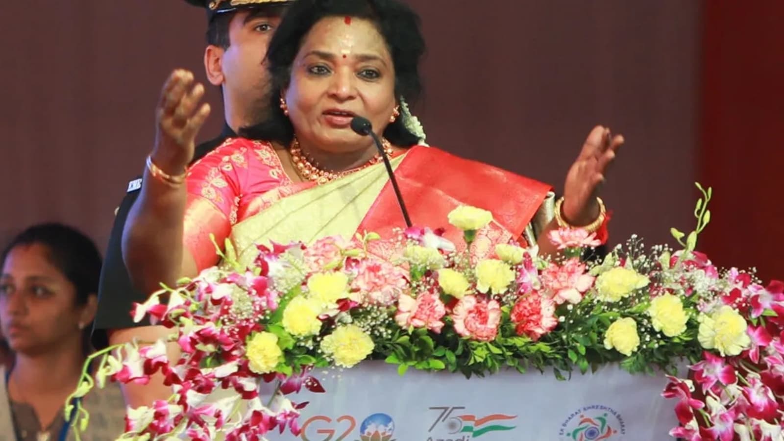 “வாக்கைப் பிரிக்காதீங்க…. எங்களுக்கு ஆதரவு கொடுங்க” விஜய் ரசிகர்களுக்கு தமிழிசை அக்கா ‘அன்பு’ கோரிக்கை….!!