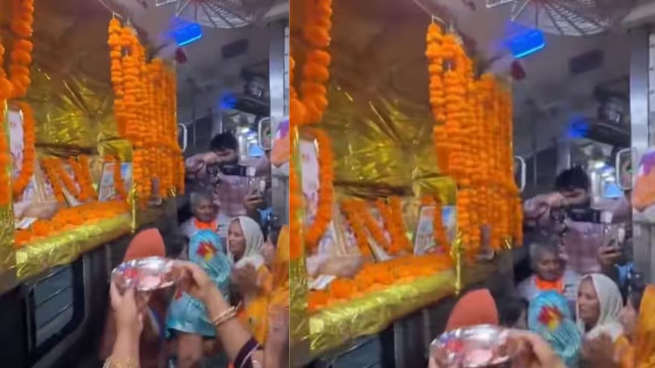 பயணத்தின்போது பயணிகள் பக்திப் பாடல்களைப் பாடத் தொடங்கியதால், ரயில் பெட்டிக்குள் கோயில் ஒன்று கட்டப்பட்டது.. வைரலாகும் வீடியோவால் வெடித்த மோதல்..!!