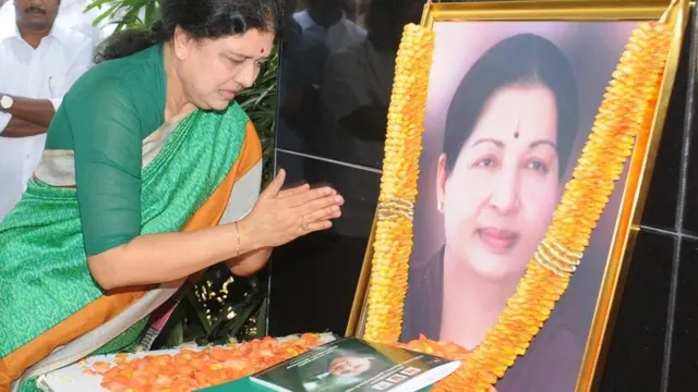 “அம்மா மட்டும் இருந்திருந்தா இப்படி நடக்குமா..?” ஏழை மாணவர்களின் மருத்துவக் கனவு என்ன ஆகுறது..?  நீட் குளறுபடிகளால் சசிகலா முன்வைக்கும் பகீர் கேள்வி..!!