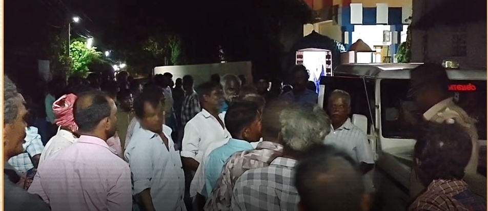 “நடுரோட்டில் ஓடிய ரத்த ஆறு!”… 6 இளைஞர்களைப் பதம் பார்த்த மர்ம கும்பல்… தென்காசியில் நள்ளிரவில் நடந்த பயங்கர கத்திக்குத்து…!!!!
