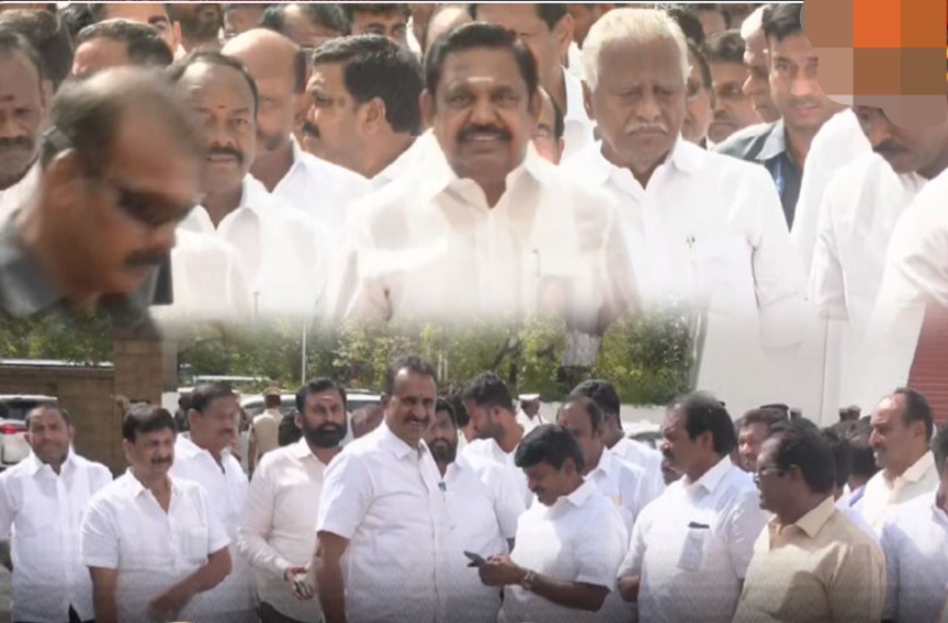 Breaking: அதிமுகவில் வெடித்தது உட்கட்சி மோதல்… 2 அணியாக சட்டசபைக்கு வந்த அதிமுக எம்எல்ஏக்கள்… அப்போ எல்லாமே உண்மைதானா…?