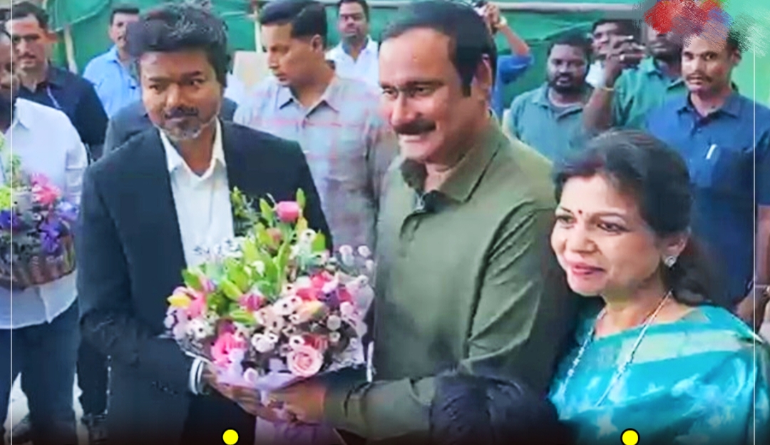Breaking: இது ரொம்ப புதுசா இருக்கு…! தமிழக அரசியல் களத்தை புரட்டி போட்ட முதல்வர் விஜய்… அடுத்ததாக அன்புமணி இல்லத்திற்கு அதிரடி விசிட்.. வாசலுக்கே வந்து வரவேற்பு..!!