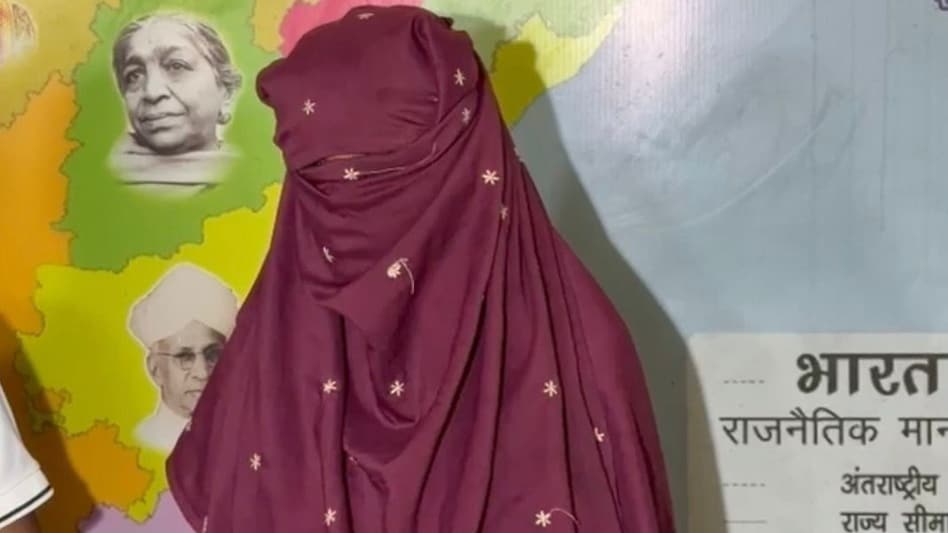 “எரியும் குப்பையில் கிடந்த சிசு..!” காதலன் கொடுத்த மாத்திரை.. பாட்டி செய்த காரியம்.. சிசிடிவி காட்சியில் சிக்கிய 19 வயது பெண்.. அம்பலமான பகீர் பின்னணி..!!”