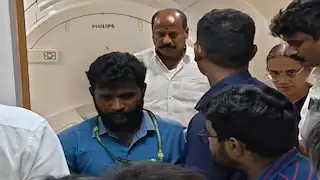“கடந்த கால ஆட்சி மாதிரி இல்ல.. நாங்க சுதந்திரமா இருக்கோம்..!” – சேலம் அரசு மருத்துவமனையில் தவெக அமைச்சர் காட்டிய எளிமை..!!”