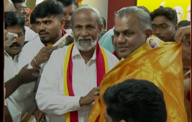 அதிமுக கூடாரம் மொத்தமா காலி..? “எடப்பாடிக்கு அதிர்ச்சிக்கு மேல் அதிர்ச்சி”… முன்னாள் அதிமுக எம்எல்ஏவும், டிஜிபியுமான நடராஜ் தவெகவில் ஐக்கியம்..!