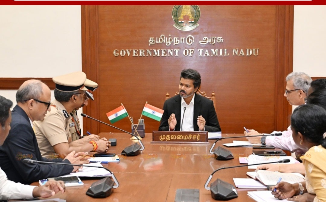 Breaking: கோட்டை முதல் களம் வரை”இனி ‘கெடுபிடி’!”… சட்டம் ஒழுங்கு குறித்து அதிகாரிகளுடன் முதலமைச்சர் விஜய் அதிரடி ஆலோசனை..!!!