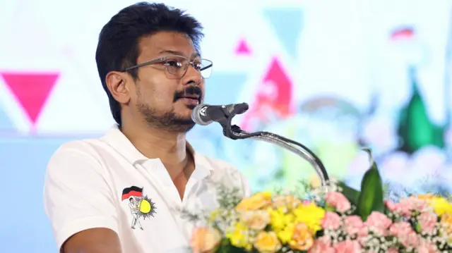 பதவி ஆசைக்காக ஒரு வார்த்தை கூட சொல்லாமல் போன ‘அந்த’ கட்சி..! – மேடையிலேயே ஆவேசப்பட்ட உதயநிதி ஸ்டாலின்.. அறிவாலயம் கூட்டத்தில் நடந்த திடுக்கிடும் பின்னணி..!!”