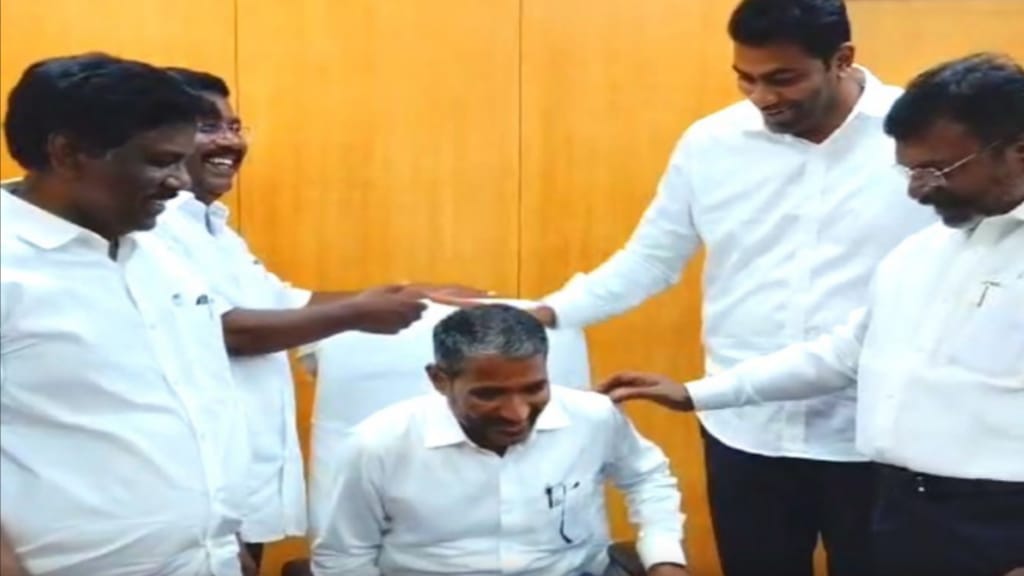 “அமைச்சர் இருக்கையில் அமர்ந்தவுடன் வன்னியரசு செய்த ‘அந்த’ ஒரு காரியம்” – கண் கலங்கிய திருமாவளவன்..!!  நெகிழ்ச்சியில் விசிக தோழர்கள்..!!