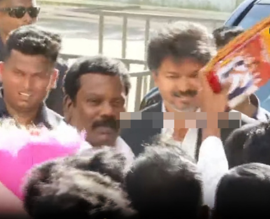 Breaking: “சத்தியமூர்த்தி பவனுக்கு விரைந்த முதலமைச்சர் விஜய்!”… காங்கிரஸ் தலைவர்களுடன் ஆலோசனை.. கோட்டையில் பரபரப்பு..!!!