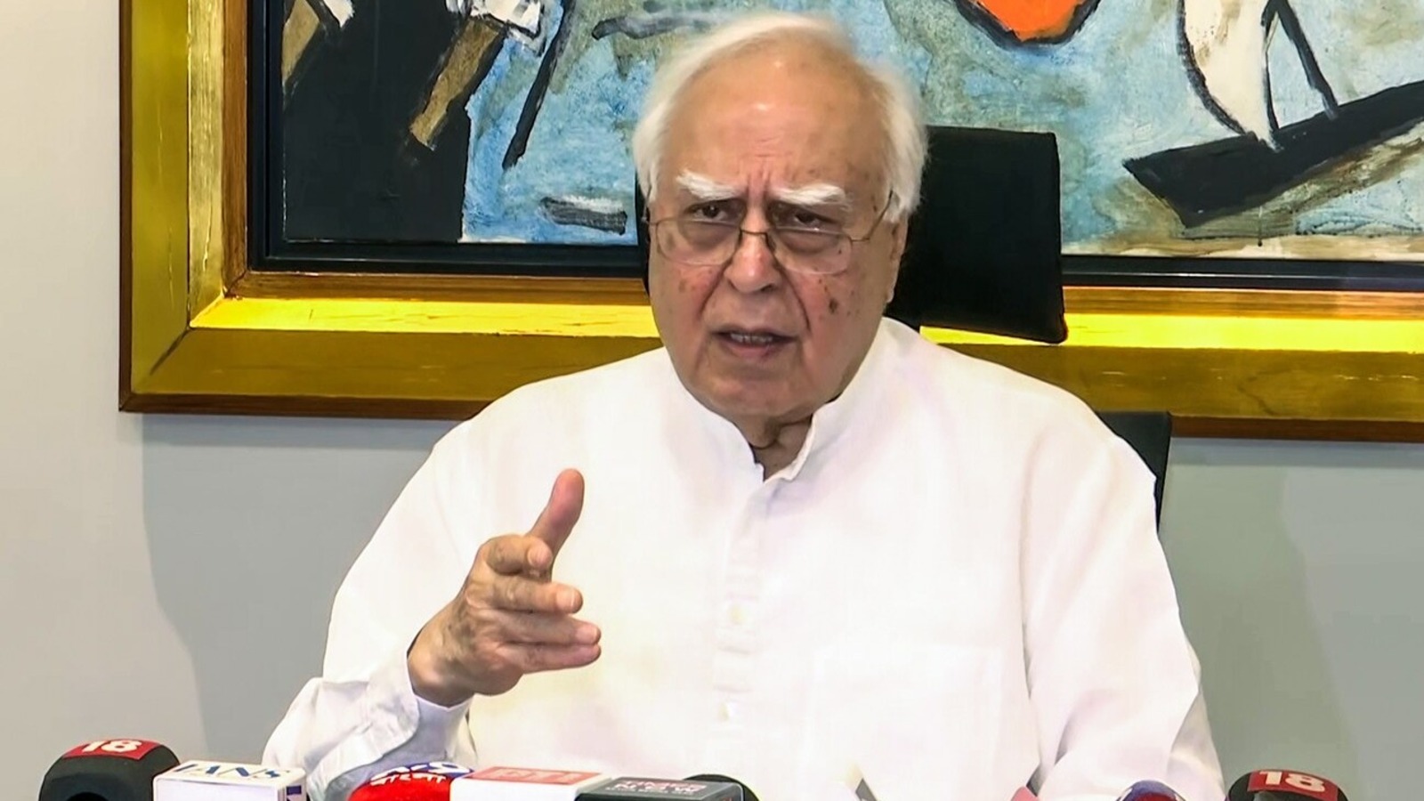 “25 லட்சம் ஓட்டுகள் காலி!”.. பாஜக ஜெயிக்கல… ஓட்டுகளைத் திருடிட்டாங்க..‌  மூத்த வழக்கறிஞர் கபில் சிபல் பகீர் குற்றச்சாட்டு..!!
