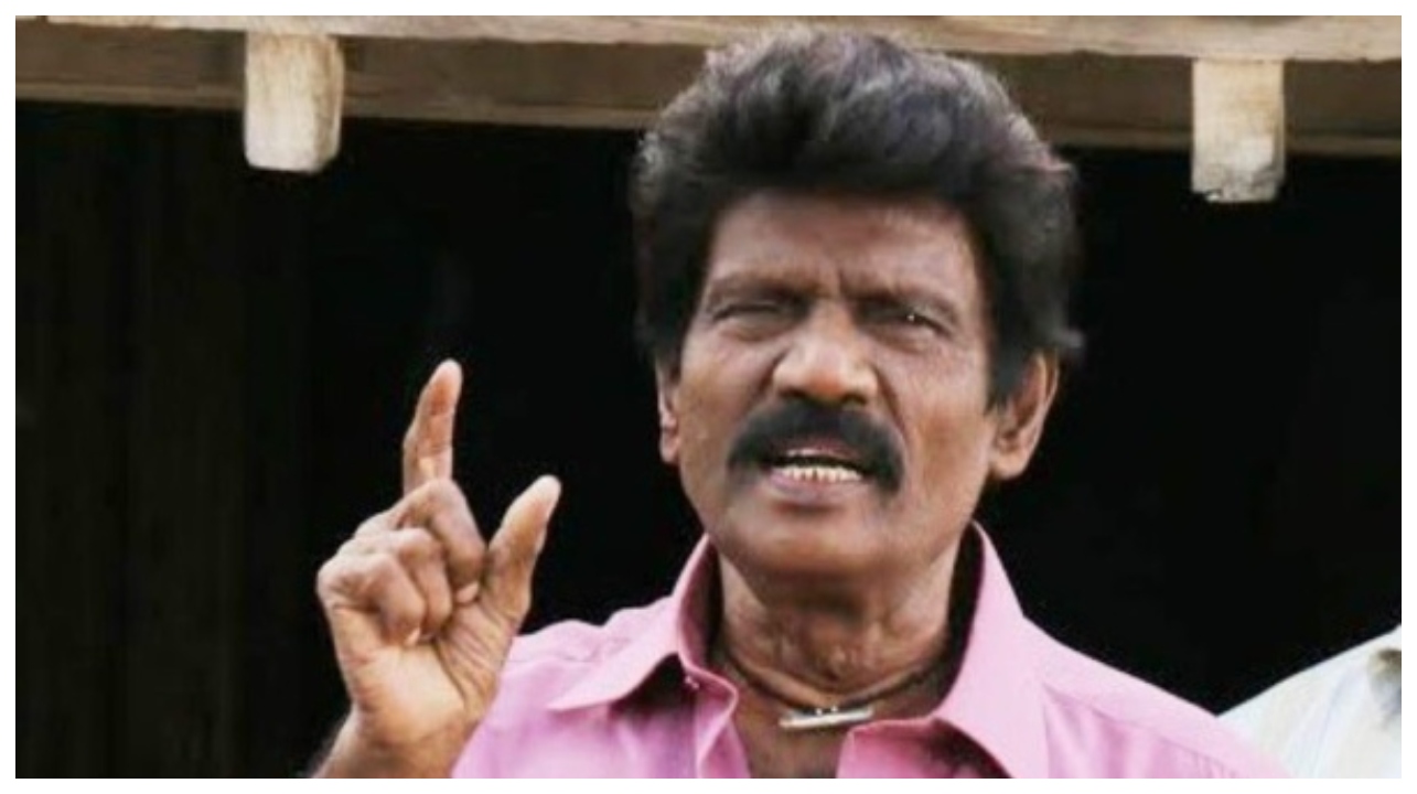 வயசானாலும் அந்த ‘நக்கல்’ இன்னும் குறையல.. மேடையில் பொளந்து கட்டிய கவுண்டமணி… ரசிகர்களுக்கு டபுள் ட்ரீ… வைரலாகும் லேட்டஸ்ட் போட்டோ…!!!!