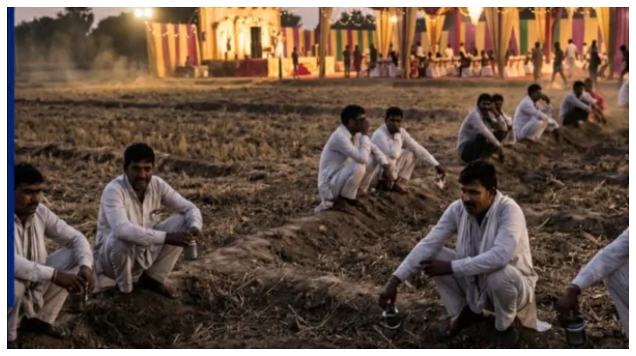 கல்யாண வீட்ல இப்படியா செய்வாங்க?… 100 பேருக்கு சாப்பாடு, ஆனா வந்தது 200 பேரு… ஆத்திரத்தில் மணப்பெண் அப்பா செய்த விபரீதம் – பதற வைக்கும் வீடியோ..!!!