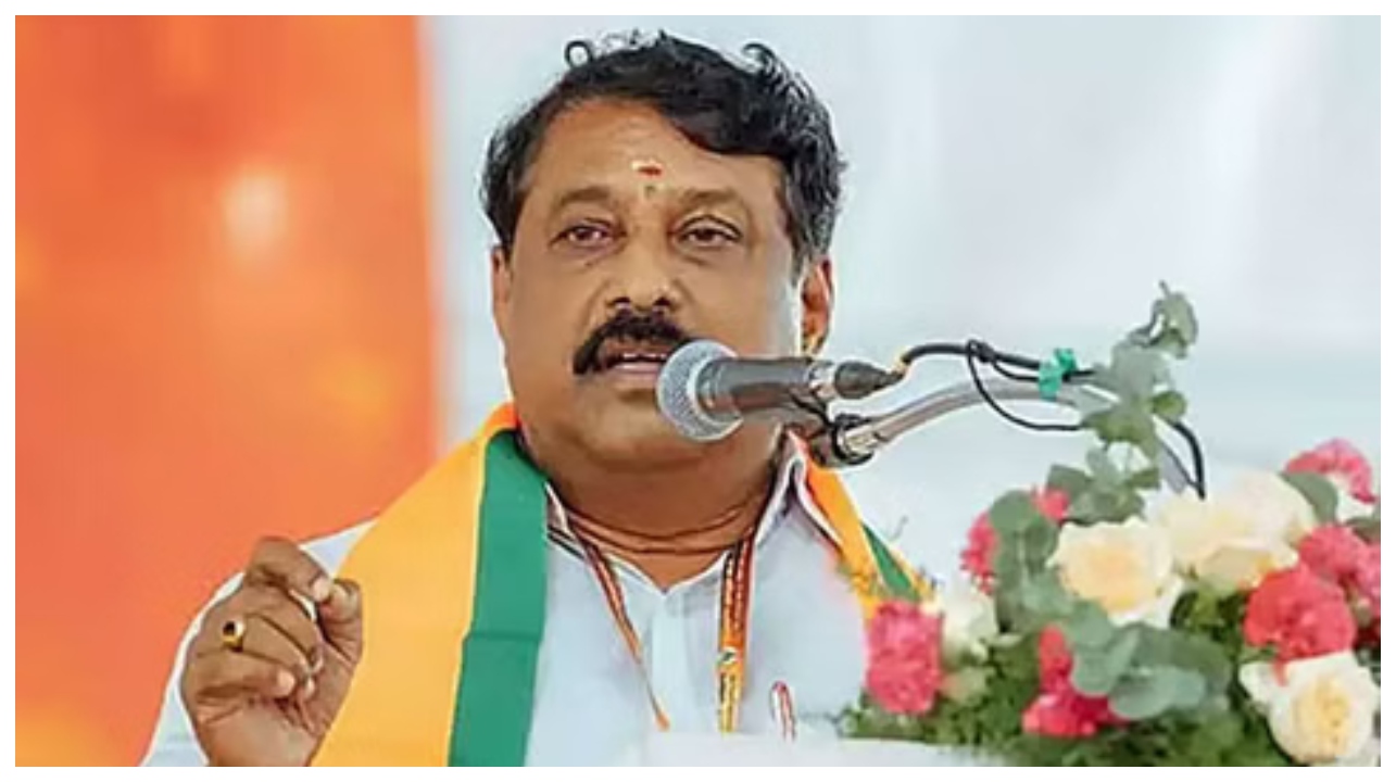 “சிறுபான்மையினர் அரசா?”… சீறிய நயினார் நாகேந்திரன்.. சனாதனத்தை ஒழிக்க கிளம்பிய தவெக புள்ளி… தமிழக அரசியலில் திடீர் ட்விஸ்ட்…!!!