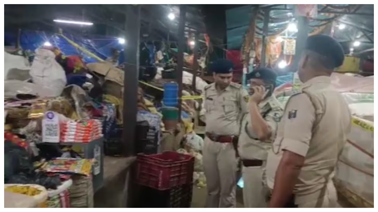 15 நிமிடம் அணைக்கப்பட்ட விளக்குகள்.. இருட்டில் நடந்த கொலை … அலறியடித்து ஓடிய பொதுமக்கள்… காவல்துறைக்கே சவால் விட்ட கொலையாளிகள்..!!!