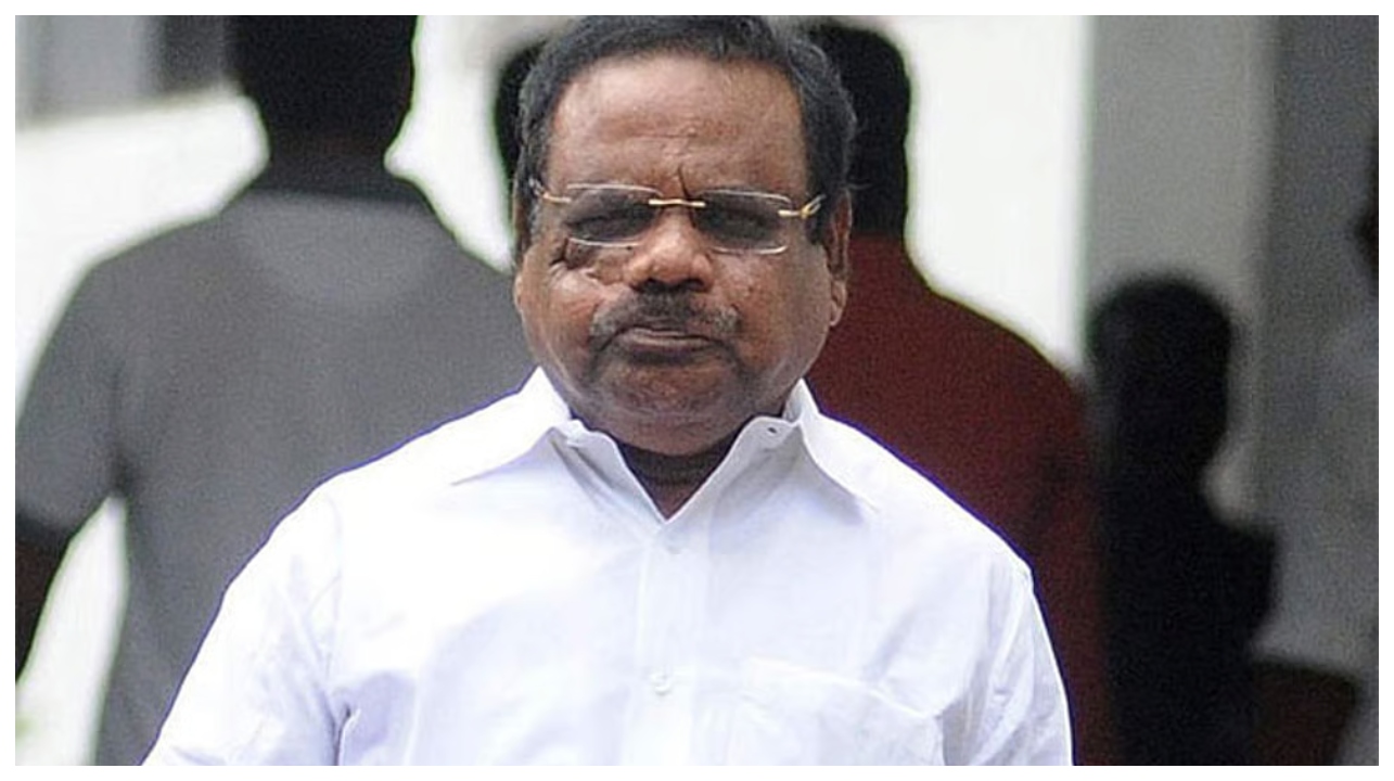 மகன் அமைச்சர்… கட்சியை விட்டு விலகிய முன்னாள் சபாநாயகர் தனபால்… என்ன ஆச்சு..? வைரலாகும் அதிரடித் தகவல்…!!!