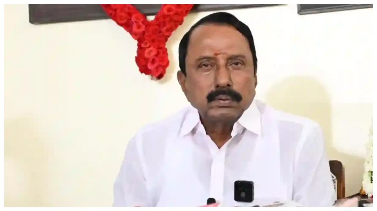 நிதித்துறையில் இருந்து திடீர் மாற்றம்?… கோரிக்கையை ஏற்று விஜய் எடுத்த அதிரடி முடிவு… செங்கோட்டையன் செம ஹேப்பி.. அமைச்சரவையில் திடீர் திருப்பம்..!!!