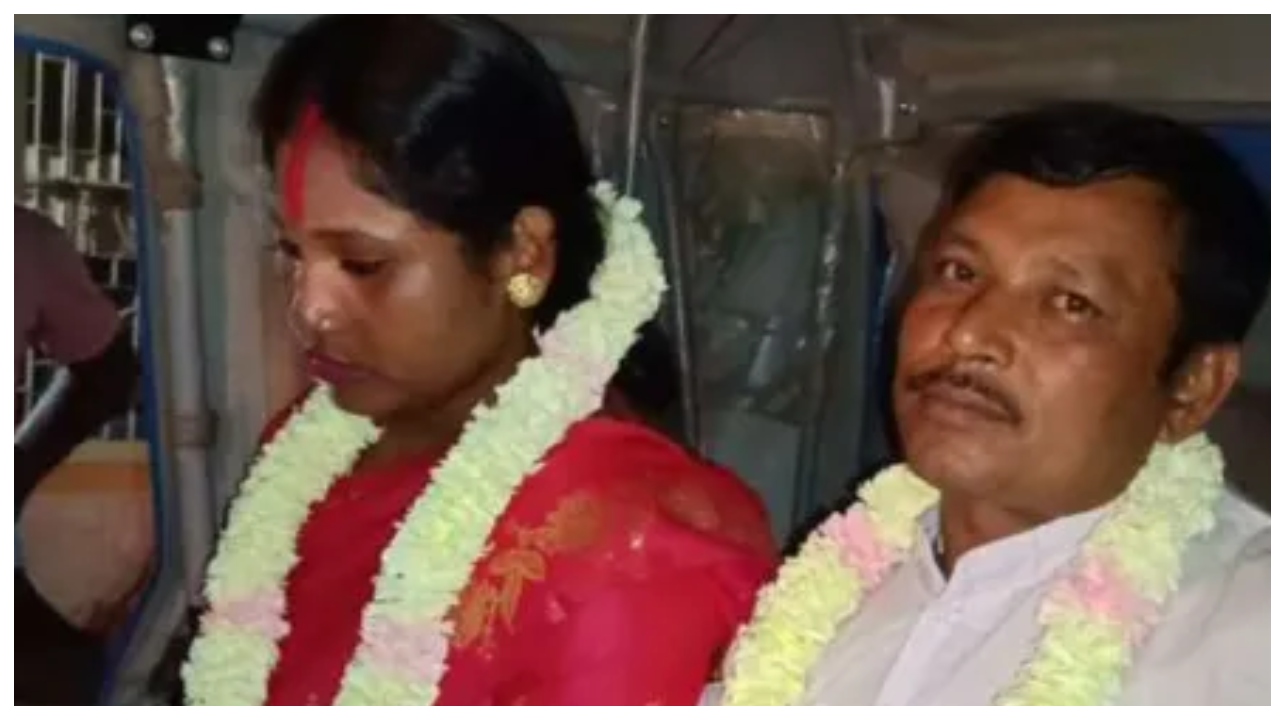 “என்னது,  மனைவியை மாற்றிக்கொண்டார்களா?”… மேற்கு வங்கத்தில் அரங்கேறிய பகீர் சம்பவம்… அதிர்ச்சியில் உறைந்த கிராம மக்கள்..!!!