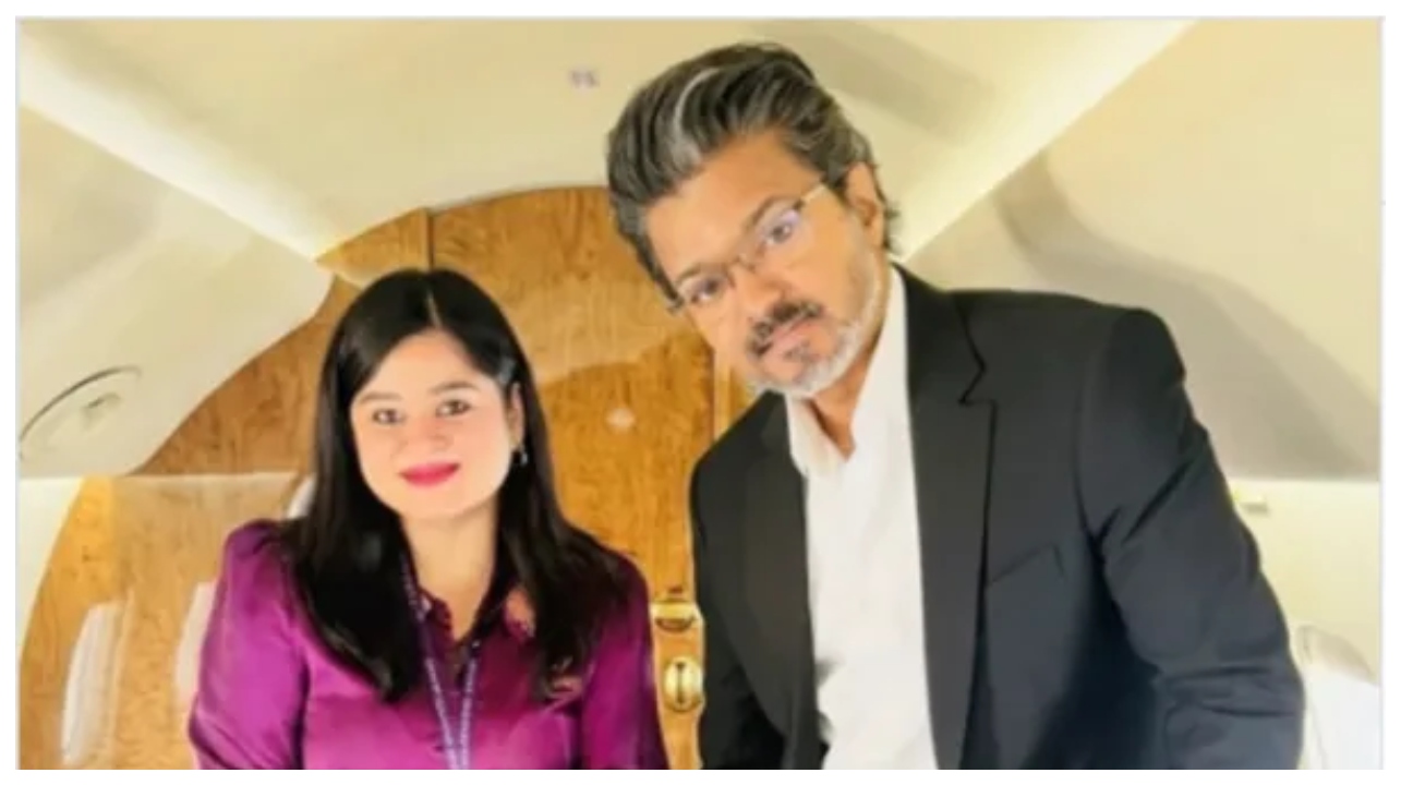 விஜய்யின் ‘எக்ஸ்ட்ரா ஸ்பெஷல் டியூட்டி’?… பயணத்தில் ஒரு அதிரடி… இணையத்தை அதிரவைக்கும் அந்த வைரல் போட்டோ..!!!