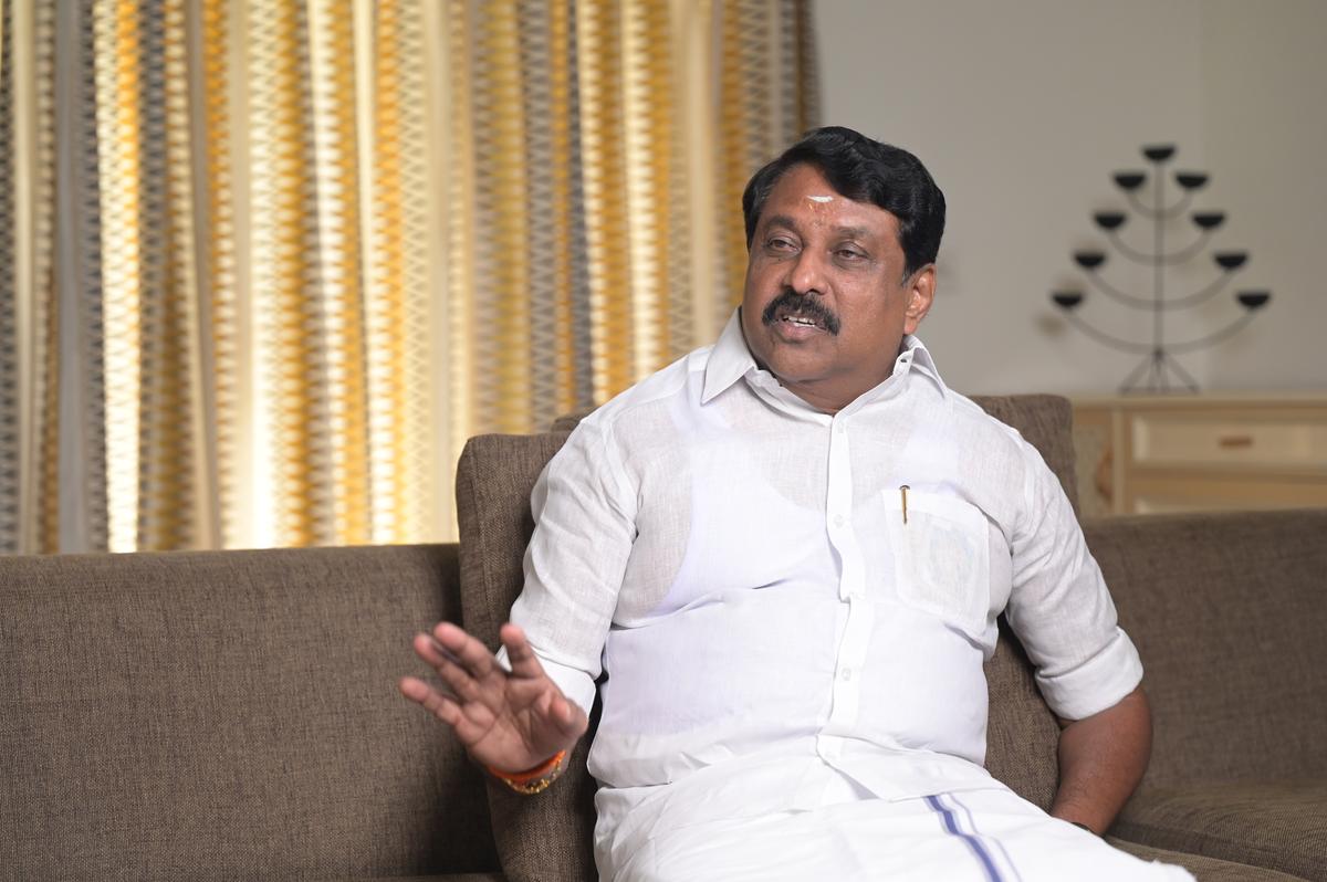 “வெறும் ரீல்ஸ் போட்டா பத்தாது..”… திருச்செந்தூர் கோவில் லஞ்ச விவகாரத்தில் தவெக அமைச்சரைத் துளைத்த கேள்விகள்… நயினார் நாகேந்திரன் அதிரடி பதிவு…!!!