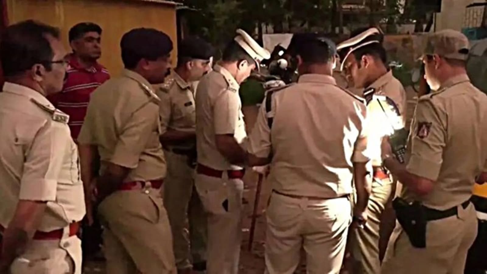 வாக்காளர் அடையாள அட்டையை வைத்து போலி சிம் கார்டு.. ஒருத்தன் செஞ்ச கொலைக்கு இன்னொருத்தர் மாட்டிய சம்பவம்… அடக்கடவுளே இப்படி கூட நடக்குமா..?