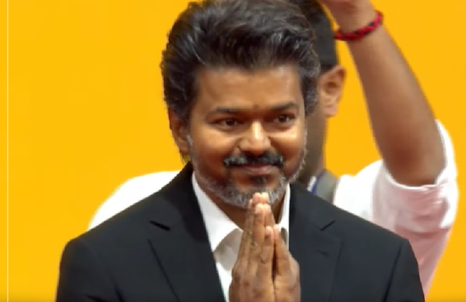 Big Breaking: தமிழகத்தில் இனி 2 மாதத்திற்கு 200 யூனிட் மின்சாரம் இலவசம்… முதலமைச்சராக முதல் கோப்பில் கையெழுத்து போட்டார் ஜோசப்  விஜய்…!!