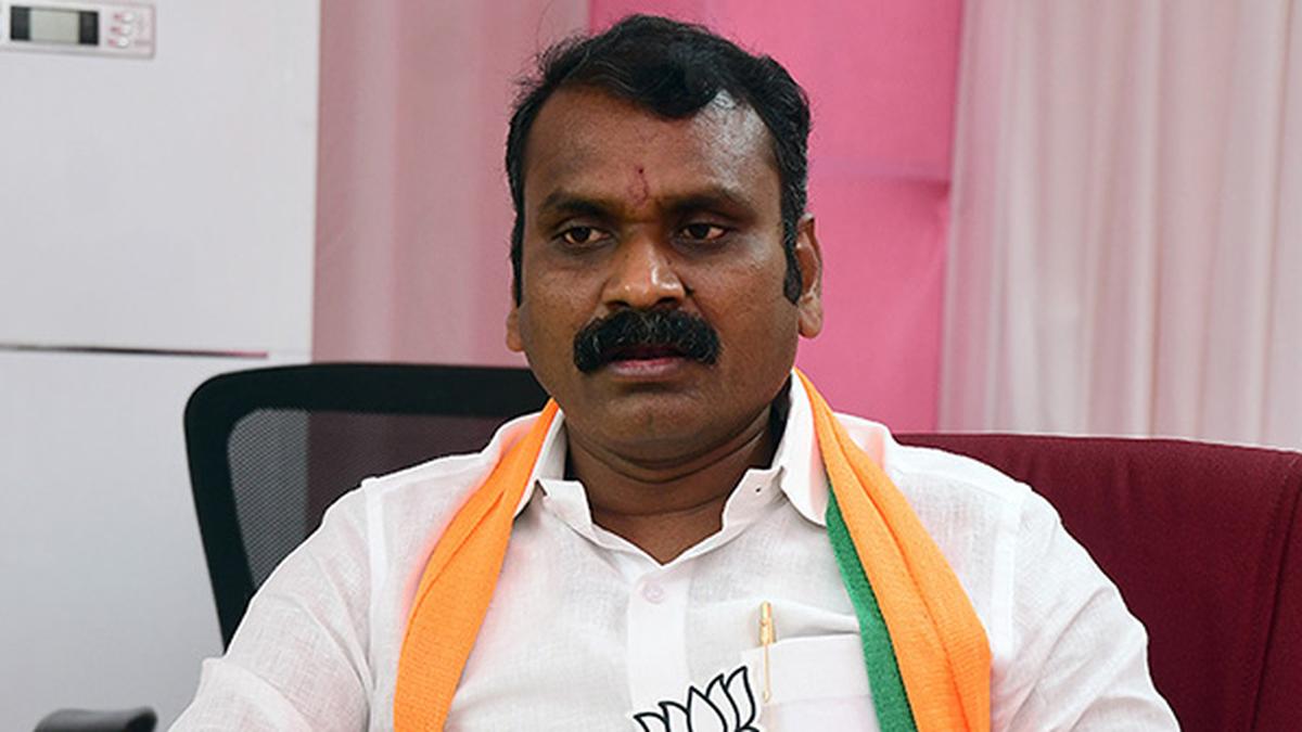 “எங்களுக்கும் அதுக்கும் சம்பந்தமே இல்ல!”.. தமிழக அரசியல் பரபரப்புக்கு நடுவே எல். முருகன் ஆவேசம்.. எல்லா வதந்திக்கும் முற்றுப்புள்ளி வச்ச அந்த ஒரு பேட்டி..!!